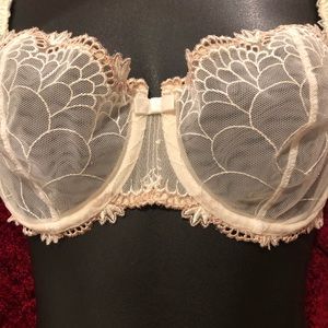 Elegant Lace Chantelle braSz38C frm Neiman Marcus
